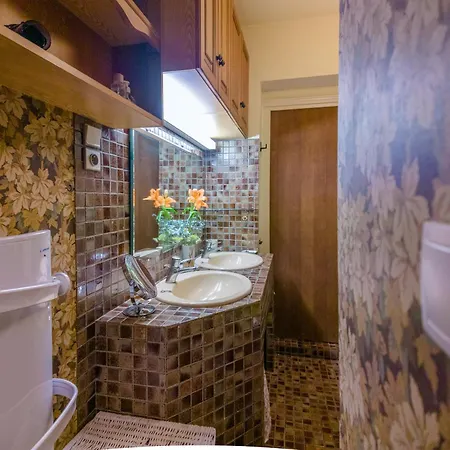 Lacoume Saint Jacques *