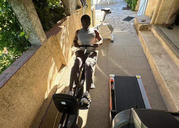 Lacoume Saint Jacques ホームステイ *