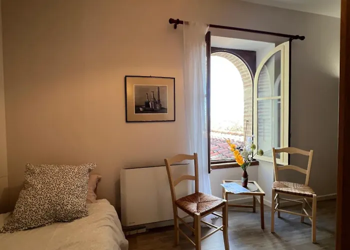 Lacoume Saint Jacques ホームステイ オーシュ