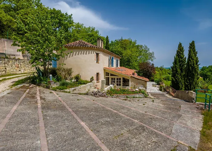 Проживание в семье Lacoume Saint Jacques Ош