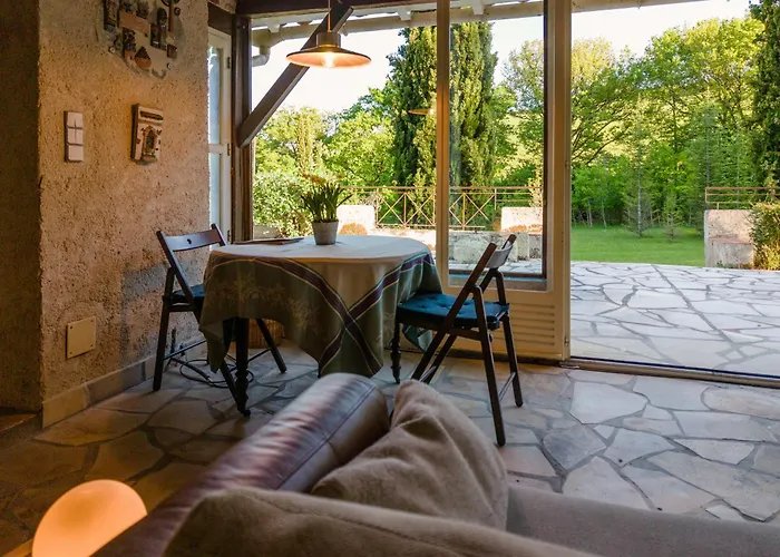 Проживание в семье Lacoume Saint Jacques