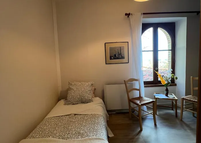 Lacoume Saint Jacques ホームステイ オーシュ